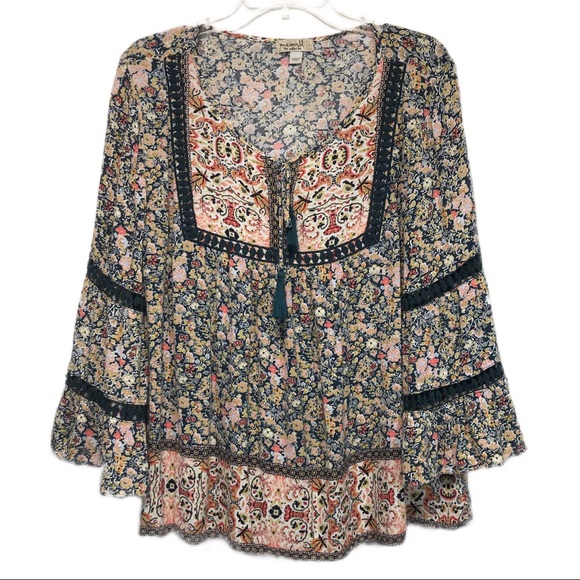 ONE WORLD Tops - One World size women’s Large boho floral blouse with bell sleeves and lace